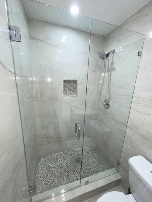 Modern Miami Oversized 3 Bedroom In Central Location Экстерьер фото