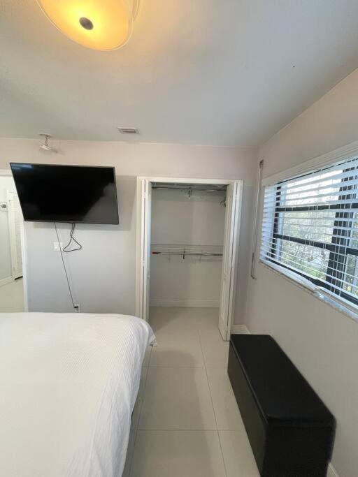 Modern Miami Oversized 3 Bedroom In Central Location Экстерьер фото