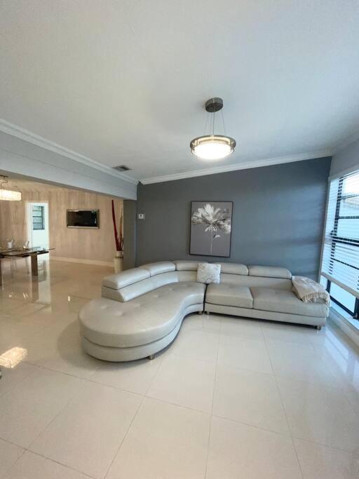 Modern Miami Oversized 3 Bedroom In Central Location Экстерьер фото