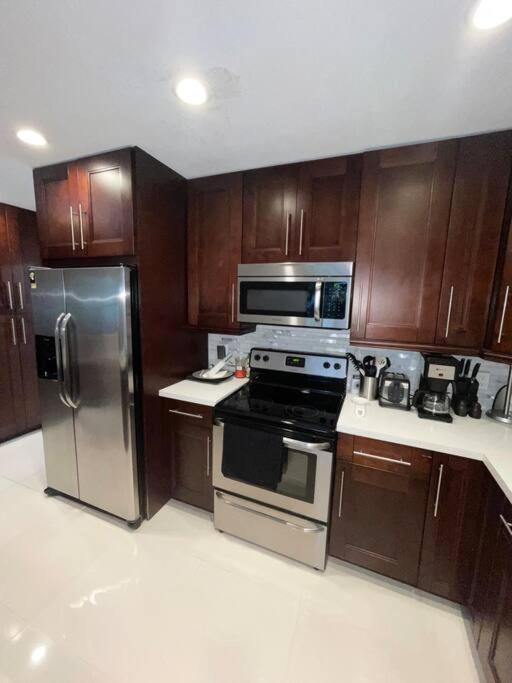 Modern Miami Oversized 3 Bedroom In Central Location Экстерьер фото