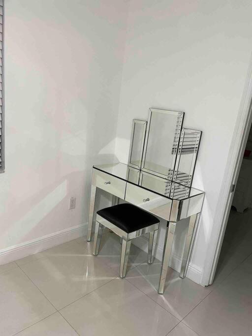 Modern Miami Oversized 3 Bedroom In Central Location Экстерьер фото