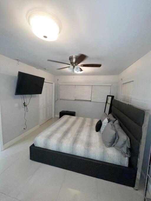 Modern Miami Oversized 3 Bedroom In Central Location Экстерьер фото