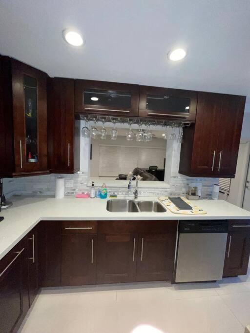 Modern Miami Oversized 3 Bedroom In Central Location Экстерьер фото