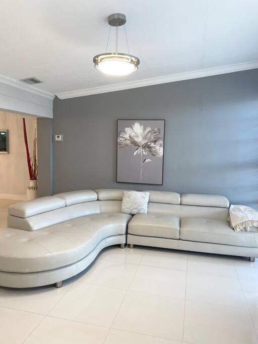 Modern Miami Oversized 3 Bedroom In Central Location Экстерьер фото