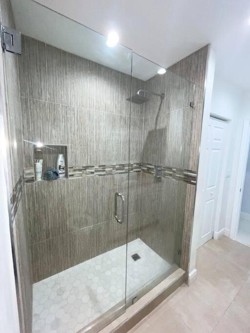Modern Miami Oversized 3 Bedroom In Central Location Экстерьер фото