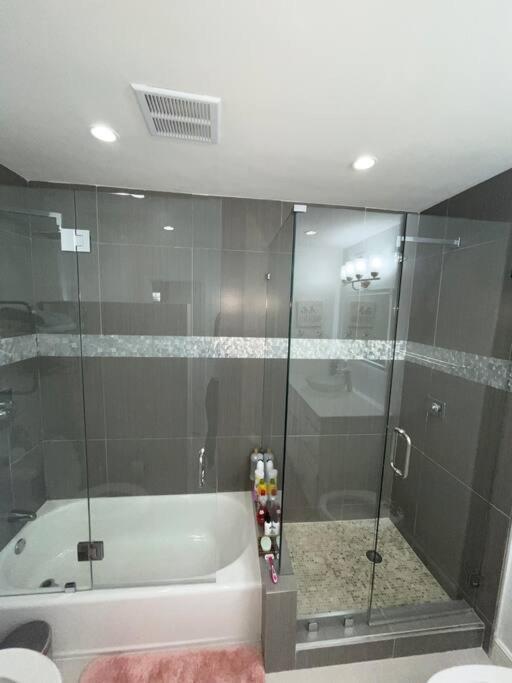Modern Miami Oversized 3 Bedroom In Central Location Экстерьер фото