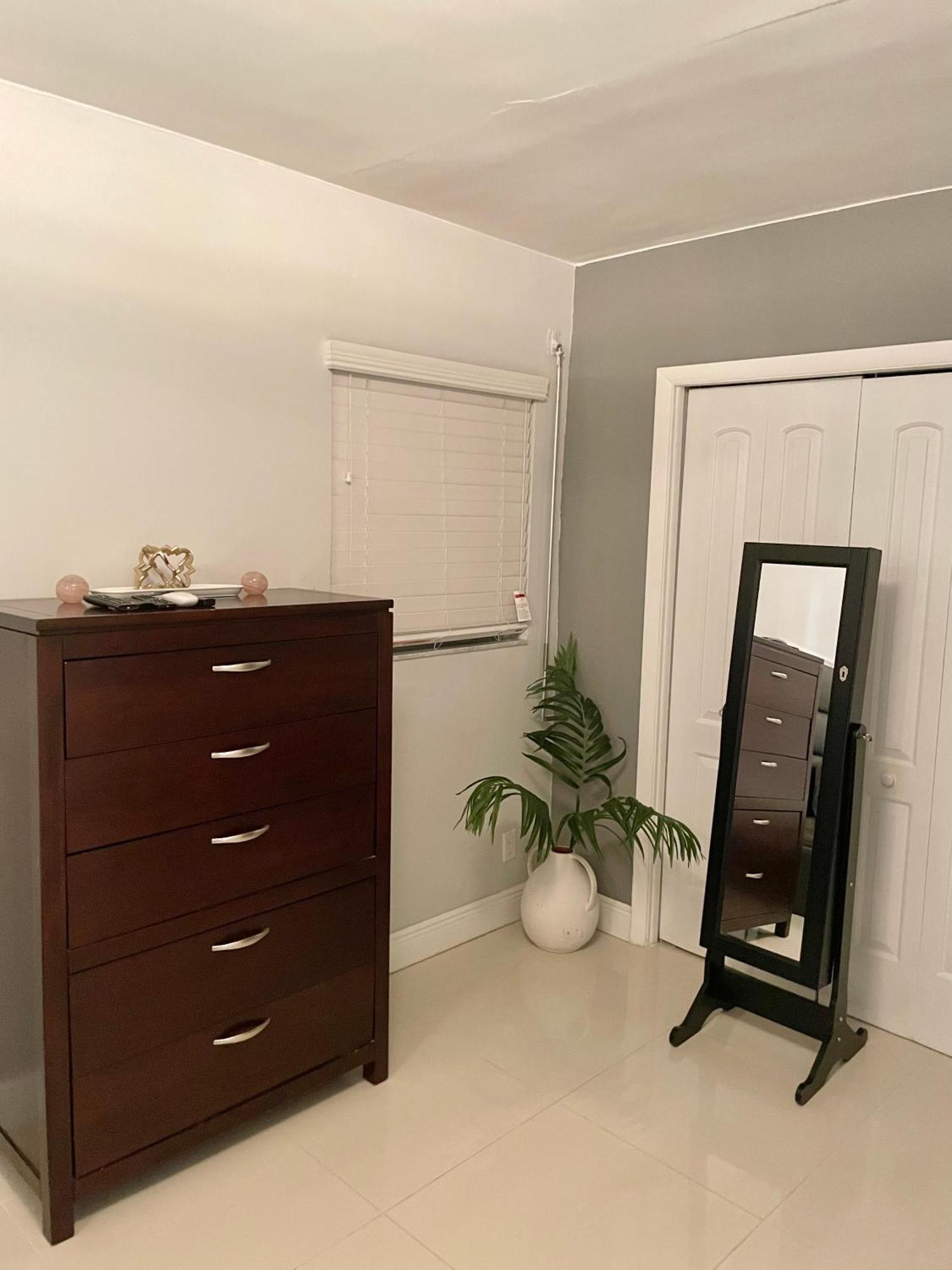 Modern Miami Oversized 3 Bedroom In Central Location Экстерьер фото