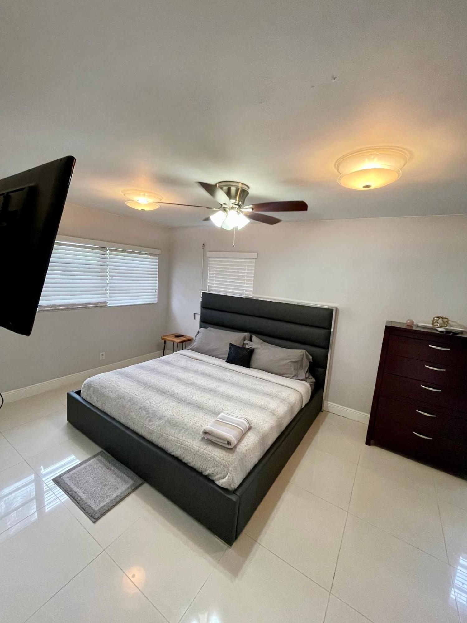 Modern Miami Oversized 3 Bedroom In Central Location Экстерьер фото