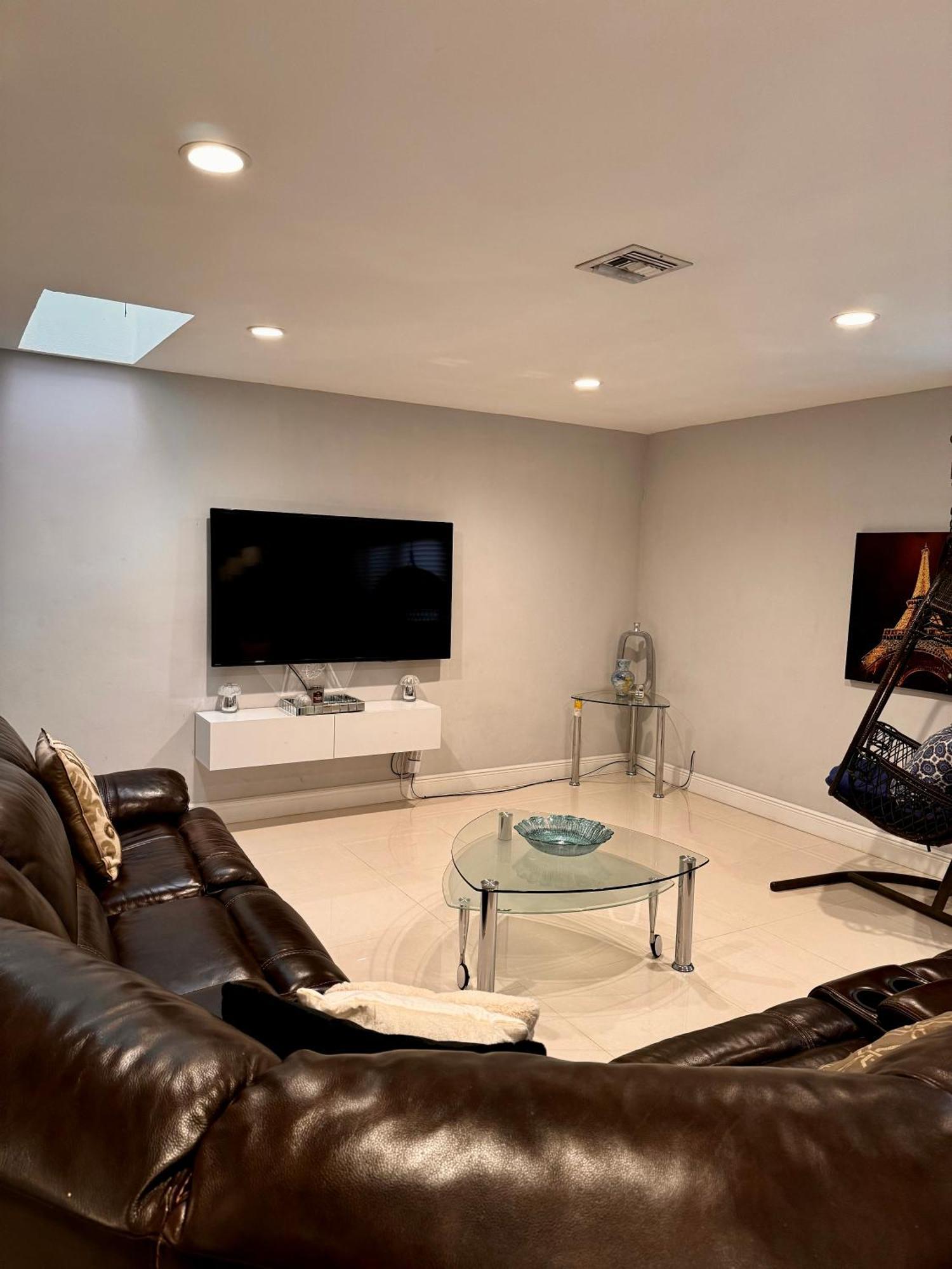 Modern Miami Oversized 3 Bedroom In Central Location Экстерьер фото